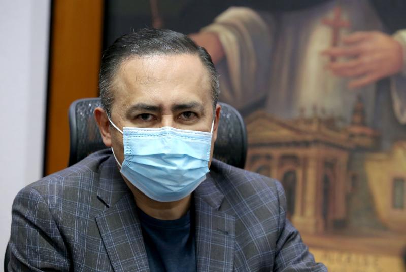 Nuevo Hospital Civil de Guadalajara, entre