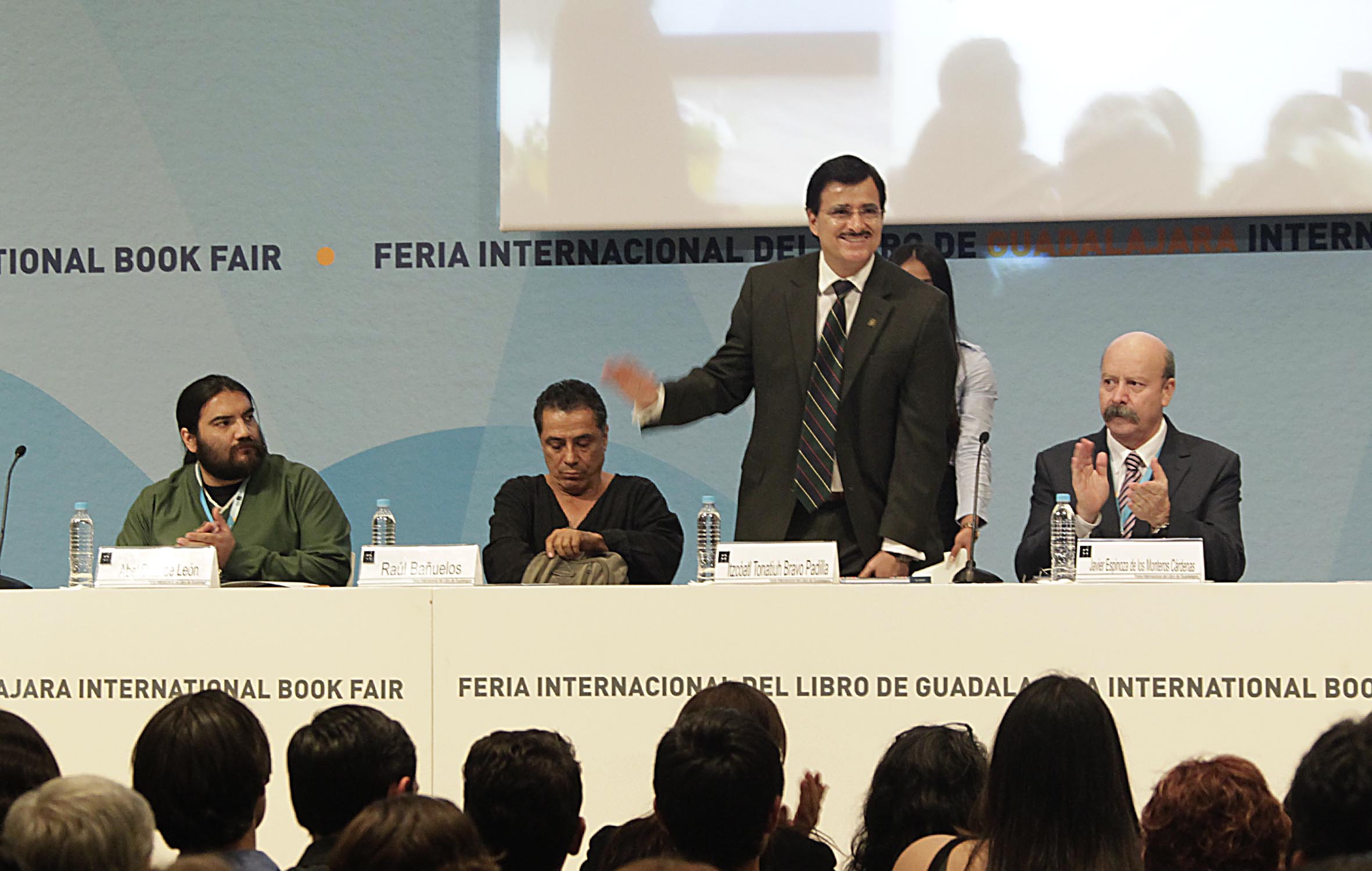 FIL Joven engalana la celebración con una antología conmemorativa