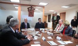 Firma protocolaria con el despacho que auditará a la UdG 2014