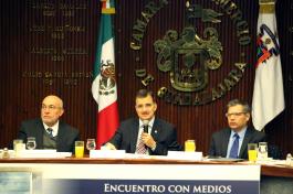 Reunión con los representantes de medios de comunicación. Preside el Rector General de la UdeG, maestro Itzcóatl Tonatiuh Bravo Padilla.
