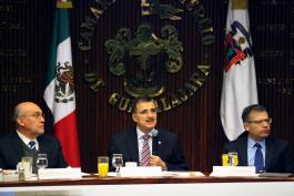 Reunión con los representantes de medios de comunicación. Preside el Rector General de la UdeG, maestro Itzcóatl Tonatiuh Bravo Padilla.