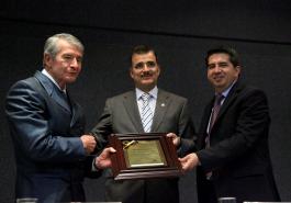 Homenaje en honor al Mtro Alfonso Dávalos Abad por sus 40 años de servicio