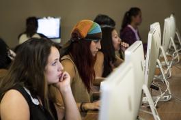 Buscan ampliar oferta educativa en la UdG mediante cursos en linea.