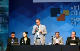 Panel “¿Cómo se contempla la integración de las tecnologías en la  formación inicial de los docentes?”.