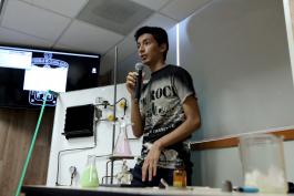 R.P. para hablar sobre el concurso de aparatos y experimentos de física.