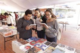 Cobertura V Feria del Libro Planeta-CUCSH 2015 organizada con el apoyo de las editoriales Planeta, Tusquets y Paidós; el Colegio de Jalisco, la Unidad Editorial del CUCSH, el CIESAS Occidente, el Fondo de Cultura Económica y Siglo XXI Editores.