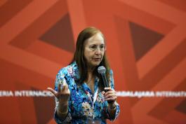 Conferencia Magistral "Divulgar la luz de la ciencia" por Julieta Fierro