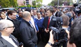 Recorrido comercios en los alrededores del CUCSH. Acude el Rector General, maestro Itzcóatl Tonatiuh Bravo Padilla y el presidente municipal de Guadalajara Enrique Alfaro