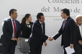 Colocación de la Primera Pieza del Museo del Ciencias Ambientales. Organiza el Fideicomiso del Centro Cultural Universitario de la Universidad de Guadalajara. Presiden el maestro Itzcóatl Tonatiuh Bravo Padilla, Rector General de UdeG; licenciado Raúl Padilla López, Presidente del Comité Técnico del Fideicomiso del Centro Cultural Universitario de la UdeG; maestro  Jorge Aristóteles Sandoval Díaz,  Gobernador Constitucional del estado de Jalisco; licenciado  Pablo Lemus Navarro, Presidente Municipal del H. 