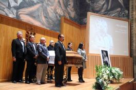 Autoridades Universitarias, familiares y amigos despiden en el Paraninfo Enrique Díaz de León al cineasta y Mtro Emérito Boris Goldenblank 