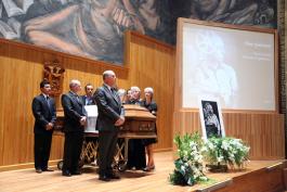 Autoridades Universitarias, familiares y amigos despiden en el Paraninfo Enrique Díaz de León al cineasta y Mtro Emérito Boris Goldenblank 