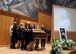 Autoridades Universitarias, familiares y amigos despiden en el Paraninfo Enrique Díaz de León al cineasta y Mtro Emérito Boris Goldenblank 