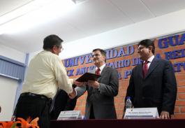 En el marco del 20 aniversario de la Red Universitaria, se entrego Título de propiedad de la Escuela Preparatoria Regional de Chapala