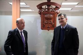 Firma protocolaria con el despacho que auditará a la UdG 2014