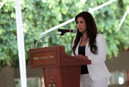 Develan placa conmemorativa en ceremonia en la explanada de la Torre de Especialidades del Hospital "Fray Antonio Alcalde".