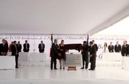 Develan placa conmemorativa en ceremonia en la explanada de la Torre de Especialidades del Hospital "Fray Antonio Alcalde".