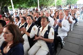 Develan placa conmemorativa en ceremonia en la explanada de la Torre de Especialidades del Hospital "Fray Antonio Alcalde".