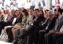 Develan placa conmemorativa en ceremonia en la explanada de la Torre de Especialidades del Hospital "Fray Antonio Alcalde".