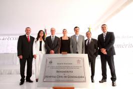 Develan placa conmemorativa en ceremonia en la explanada de la Torre de Especialidades del Hospital "Fray Antonio Alcalde".