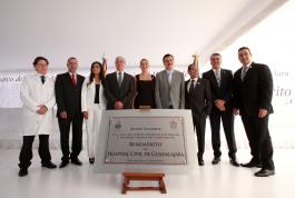 Develan placa conmemorativa en ceremonia en la explanada de la Torre de Especialidades del Hospital "Fray Antonio Alcalde".