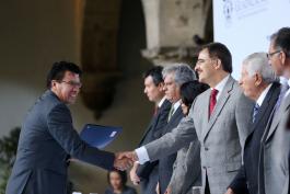 La Universidad de Guadalajara capacitó a un total de mil 759 operadores y académicos.