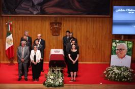 Reconocen legado académico y científico del Maestro Emérito de la Universidad de Guadalajara.