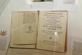 Inauguración de la exposición Del Quijote y otros tesoros de la Biblioteca Pública del Estado de Jalisco “Juan José Arreola”. Preside la maestra Ana María de la O Castellanos, coordinadora del acervo histórico de la BPEJ.