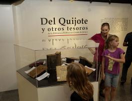 Inauguración de la exposición Del Quijote y otros tesoros de la Biblioteca Pública del Estado de Jalisco “Juan José Arreola”. Preside la maestra Ana María de la O Castellanos, coordinadora del acervo histórico de la BPEJ.