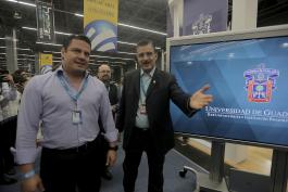 Las autoridades de la Casa de Estudio y del gobierno estatal realizaron un recorrido por Campus Party e inauguraron el Pabellón universitario, donde habrá cursos, conferencias y exhibiciones para los jóvenes emprendedores. En el acto fueron presentados diversos proyectos universitarios y el Rector General invitó a los jóvenes a acudir al stand.