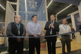 Las autoridades de la Casa de Estudio y del gobierno estatal realizaron un recorrido por Campus Party e inauguraron el Pabellón universitario, donde habrá cursos, conferencias y exhibiciones para los jóvenes emprendedores. En el acto fueron presentados diversos proyectos universitarios y el Rector General invitó a los jóvenes a acudir al stand.