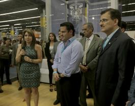 Las autoridades de la Casa de Estudio y del gobierno estatal realizaron un recorrido por Campus Party e inauguraron el Pabellón universitario, donde habrá cursos, conferencias y exhibiciones para los jóvenes emprendedores. En el acto fueron presentados diversos proyectos universitarios y el Rector General invitó a los jóvenes a acudir al stand.
