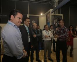 Las autoridades de la Casa de Estudio y del gobierno estatal realizaron un recorrido por Campus Party e inauguraron el Pabellón universitario, donde habrá cursos, conferencias y exhibiciones para los jóvenes emprendedores. En el acto fueron presentados diversos proyectos universitarios y el Rector General invitó a los jóvenes a acudir al stand.