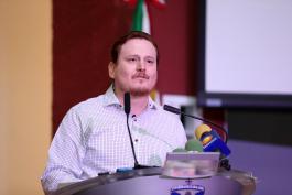 José Alberto Galarza presentó su informe de actividades ante autoridades universitarias y de gobierno.