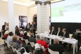 Autoridades universitarias entregaron libros a los autores