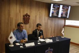 Rueda de prensa del CUAAD para dar a conocer el Primer Festival Internacional y Concurso Nacional de Guitarra. Presiden: maestro Jorge Enrique Zambrano Ambrosio, director de la División de Artes y Humanidades; maestro Sergio Eduardo Medina Zacarías, Jefe del Departamento de Música; maestro Hugo Ernesto Trujillo Gracián, Presidente de la Academia de Guitarra.