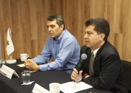 Rueda de prensa del CUAAD para dar a conocer el Primer Festival Internacional y Concurso Nacional de Guitarra. Presiden: maestro Jorge Enrique Zambrano Ambrosio, director de la División de Artes y Humanidades; maestro Sergio Eduardo Medina Zacarías, Jefe del Departamento de Música; maestro Hugo Ernesto Trujillo Gracián, Presidente de la Academia de Guitarra.