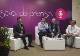El Rector General de la Universidad de Guadalajara, maestro Itzcóatl Tonatiuh Bravo Padilla y el gobernador del Estado Jorge Aristóteles Sandoval hablan en rueda de prensa previo a la inauguración de l Campus Party 2015