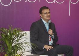El Rector General de la Universidad de Guadalajara, maestro Itzcóatl Tonatiuh Bravo Padilla y el gobernador del Estado Jorge Aristóteles Sandoval hablan en rueda de prensa previo a la inauguración de l Campus Party 2015