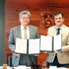 Firma de convenio entre la UdeG y la empresa FUJITSU