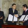 Entrega de escrituras de hospitales civiles en el Patio Central Palacio de gobierno, Asiste el Rector General de la U de G